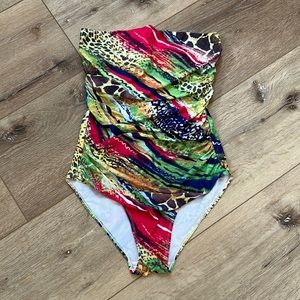 One piece swim suit M